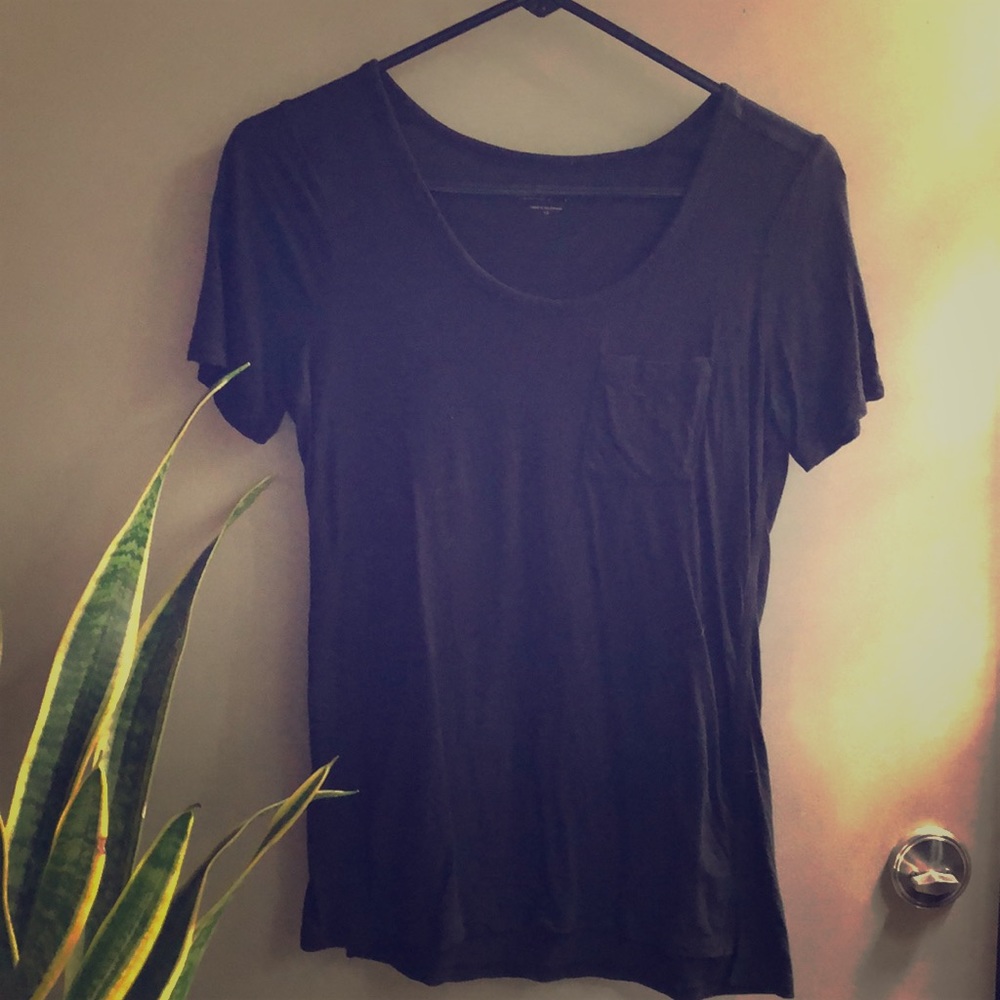 Black pocket tee